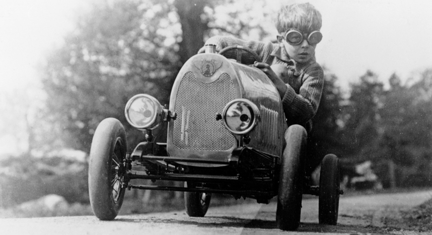 Motoring In Miniature 870X475