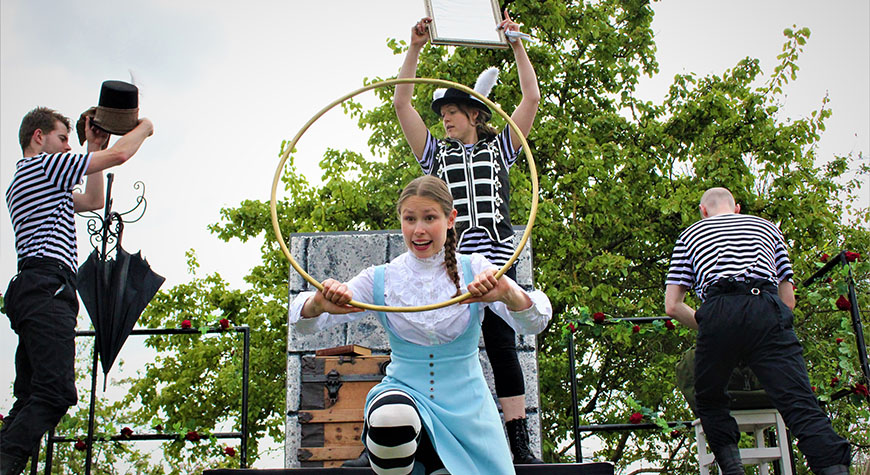 Alices Adventurs In Wonderland 1