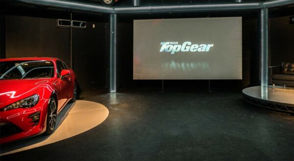 Desktop Attraction Top Gear W870px H475px Enormodrome Interior 600X328